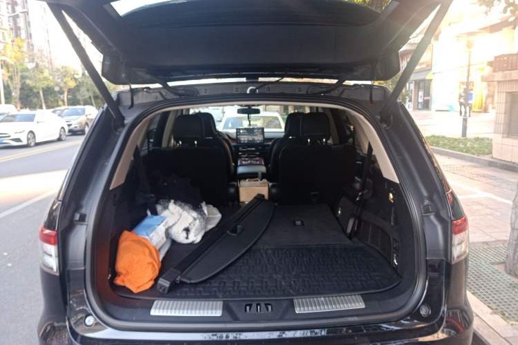 Used Lincoln Aviator 2021 3.0T V6 All-Wheel-Drive Executive Edition Trunk