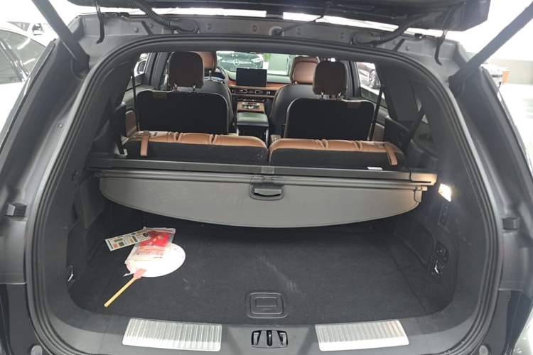 Used Lincoln Aviator 2021 3.0T V6 Four-Wheel Drive Zunya Edition Trunk