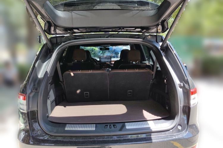 Used Lincoln Aviator 2021 3.0T V6 All-Wheel-Drive Executive Edition Trunk
