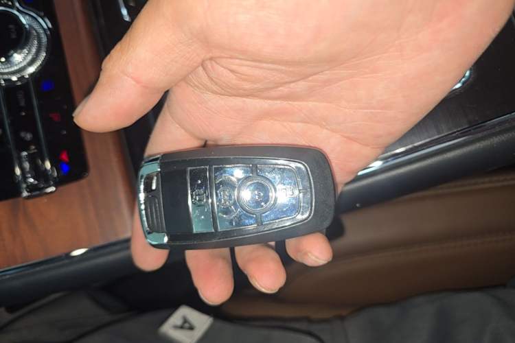Used Lincoln Aviator 2021 3.0T V6 Four-Wheel Drive Zunya Edition Vehicle Key