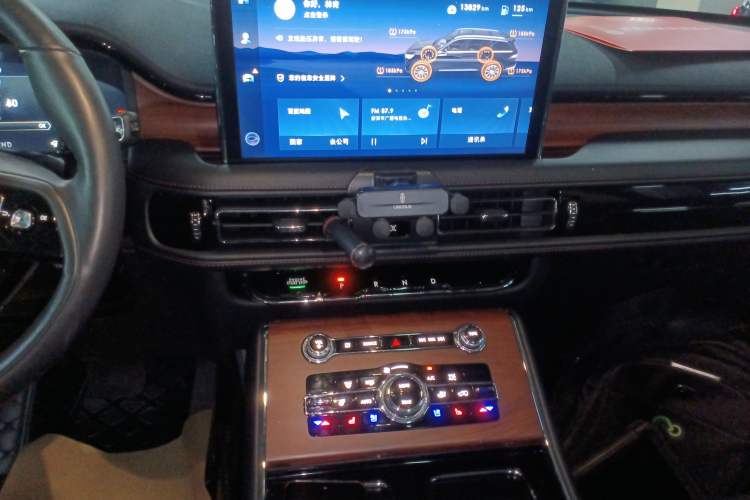 Used Lincoln Aviator 2021 3.0T V6 Four-Wheel Drive Luxury Edition Audio And AC Panel