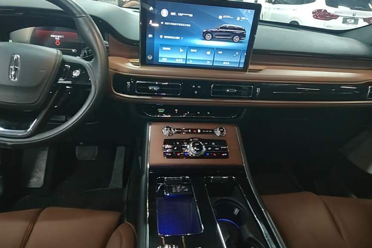 Used Lincoln Aviator 2021 3.0T V6 All-Wheel-Drive Executive Edition Audio And AC Panel