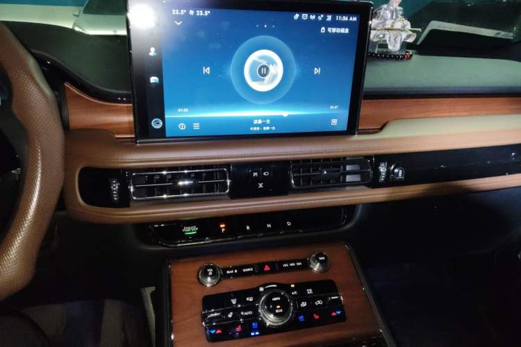Used Lincoln Aviator 2021 3.0T V6 All-Wheel-Drive Executive Edition Audio And AC Panel