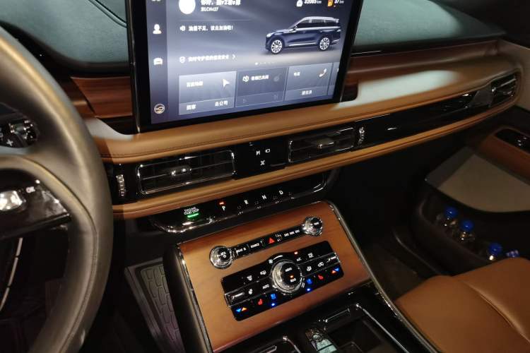 Used Lincoln Aviator 2021 3.0T V6 All-Wheel-Drive Executive Edition Audio And AC Panel