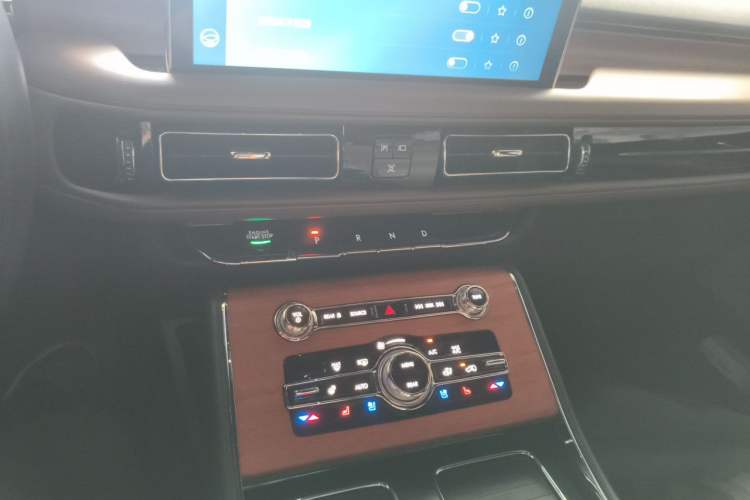 Used Lincoln Aviator 2021 3.0T V6 All-Wheel-Drive Executive Edition Audio And AC Panel