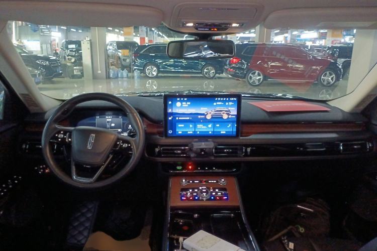 Used Lincoln Aviator 2021 3.0T V6 Four-Wheel Drive Luxury Edition Center Console