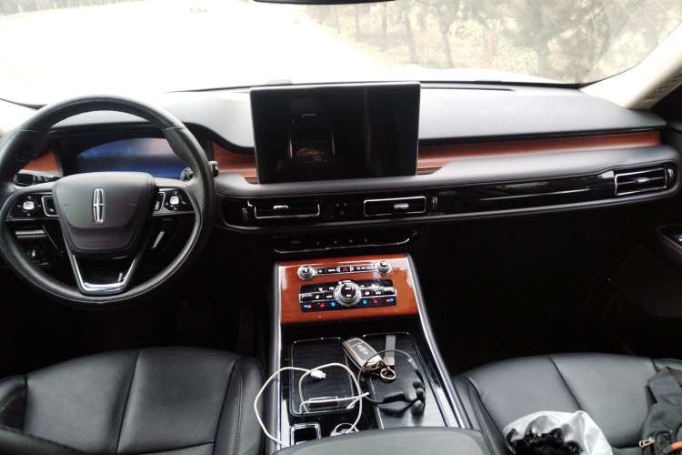 Used Lincoln Aviator 2021 3.0T V6 Four-Wheel Drive Luxury Edition Center Console