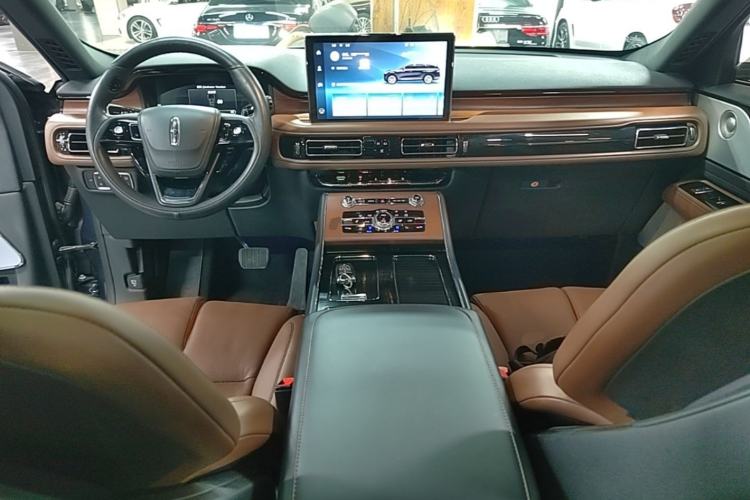 Used Lincoln Aviator 2021 3.0T V6 All-Wheel-Drive Executive Edition Center Console