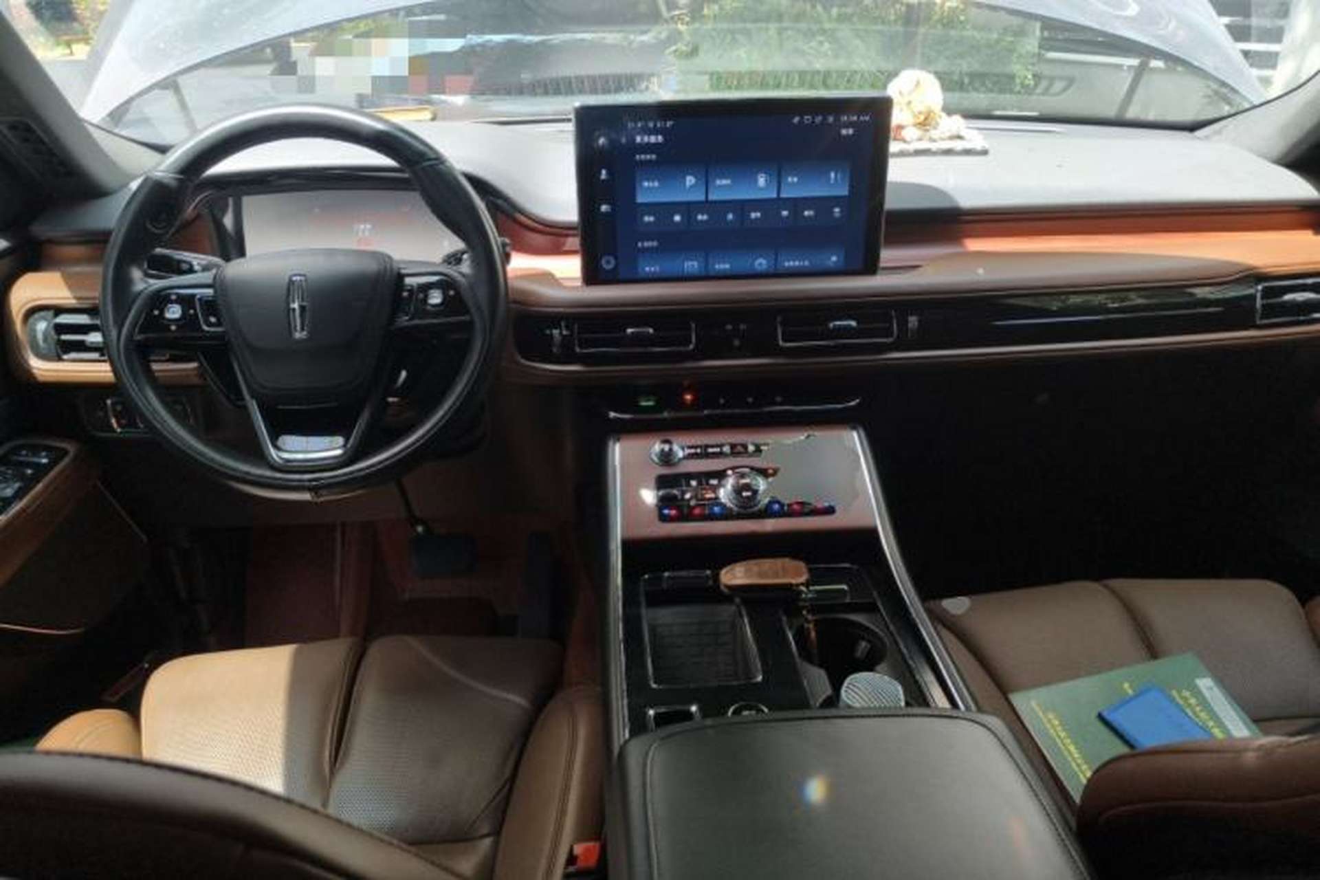 Used Lincoln Aviator 2021 3.0T V6 Four-Wheel Drive Zunya Edition Center Console