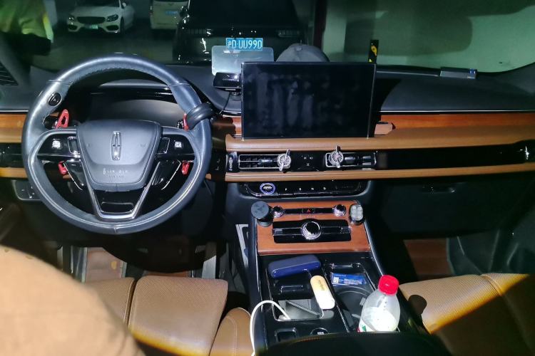 Used Lincoln Aviator 2021 3.0T V6 Four-Wheel Drive Zunya Edition Center Console