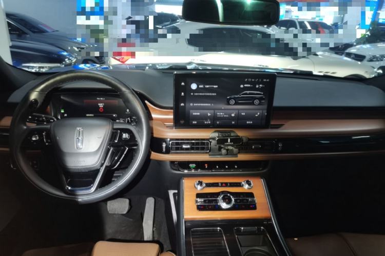 Used Lincoln Aviator 2021 3.0T V6 All-Wheel-Drive Executive Edition Center Console