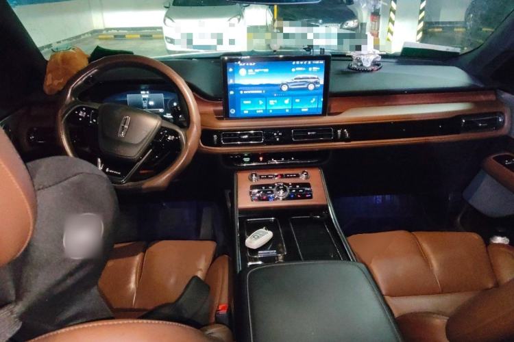 Used Lincoln Aviator 2021 3.0T V6 All-Wheel-Drive Executive Edition Center Console