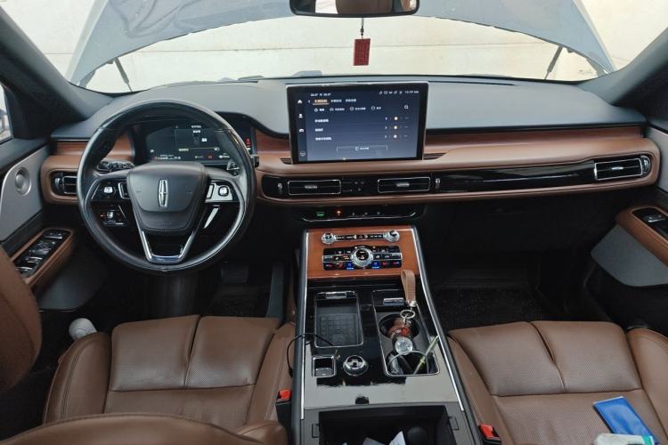 Used Lincoln Aviator 2021 3.0T V6 All-Wheel-Drive Executive Edition Center Console