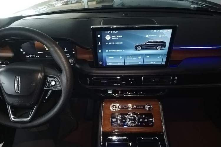 Used Lincoln Aviator 2021 3.0T V6 Four-Wheel Drive Luxury Edition Center Console