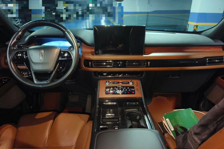 Used Lincoln Aviator 2021 3.0T V6 All-Wheel-Drive Executive Edition Center Console