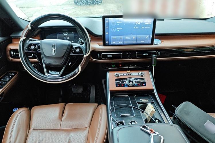 Used Lincoln Aviator 2021 3.0T V6 Four-Wheel Drive Zunya Edition Center Console
