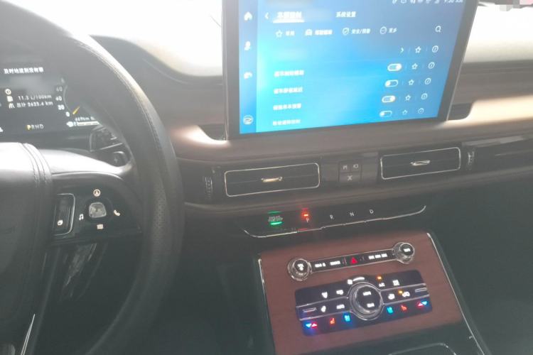 Used Lincoln Aviator 2021 3.0T V6 All-Wheel-Drive Executive Edition Center Console