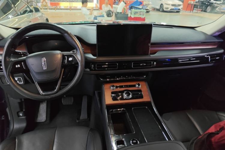 Used Lincoln Aviator 2021 3.0T V6 Four-Wheel Drive Luxury Edition Center Console