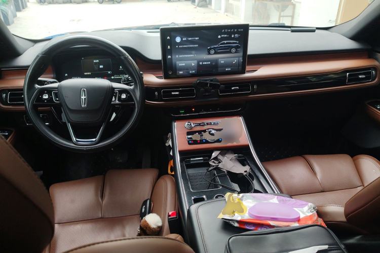 Used Lincoln Aviator 2021 3.0T V6 All-Wheel-Drive Executive Edition Center Console