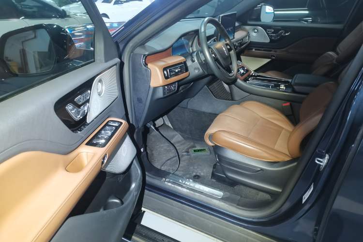 Used Lincoln Aviator 2021 3.0T V6 All-Wheel-Drive Executive Edition Driver Seat