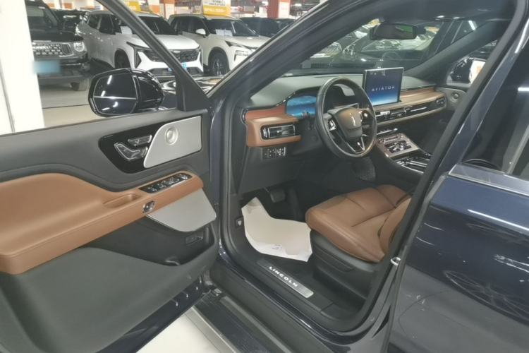 Used Lincoln Aviator 2021 3.0T V6 All-Wheel-Drive Executive Edition Driver Seat