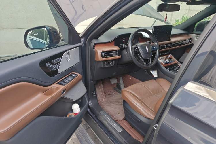 Used Lincoln Aviator 2021 3.0T V6 All-Wheel-Drive Executive Edition Driver Seat