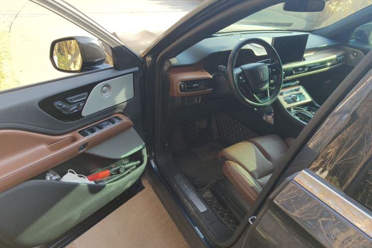 Used Lincoln Aviator 2021 3.0T V6 All-Wheel-Drive Executive Edition Driver Seat