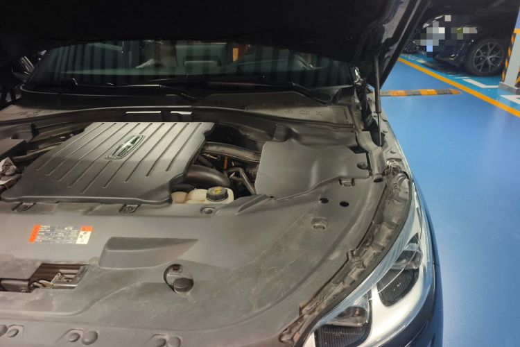 Used Lincoln Aviator 2021 3.0T V6 All-Wheel-Drive Executive Edition Engine Bay Left