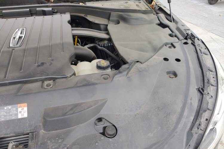Used Lincoln Aviator 2021 3.0T V6 All-Wheel-Drive Executive Edition Engine Bay Left