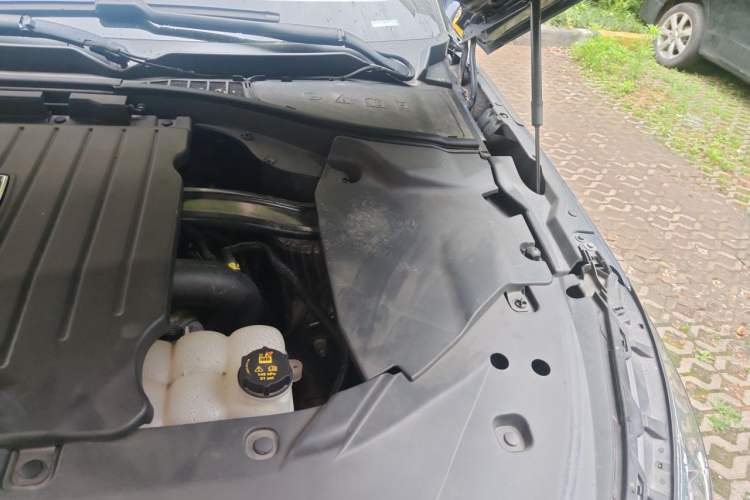 Used Lincoln Aviator 2021 3.0T V6 All-Wheel-Drive Executive Edition Engine Bay Left