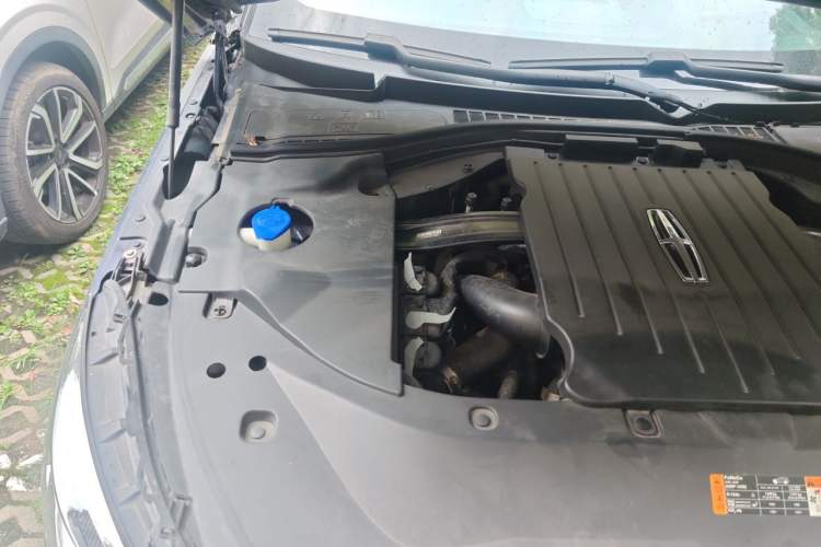 Used Lincoln Aviator 2021 3.0T V6 All-Wheel-Drive Executive Edition Engine Bay Right