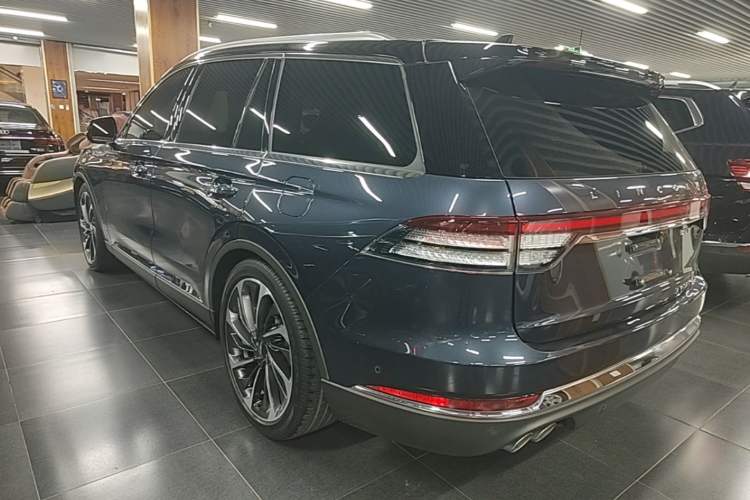 Used Lincoln Aviator 2021 3.0T V6 All-Wheel-Drive Executive Edition Exterior 2