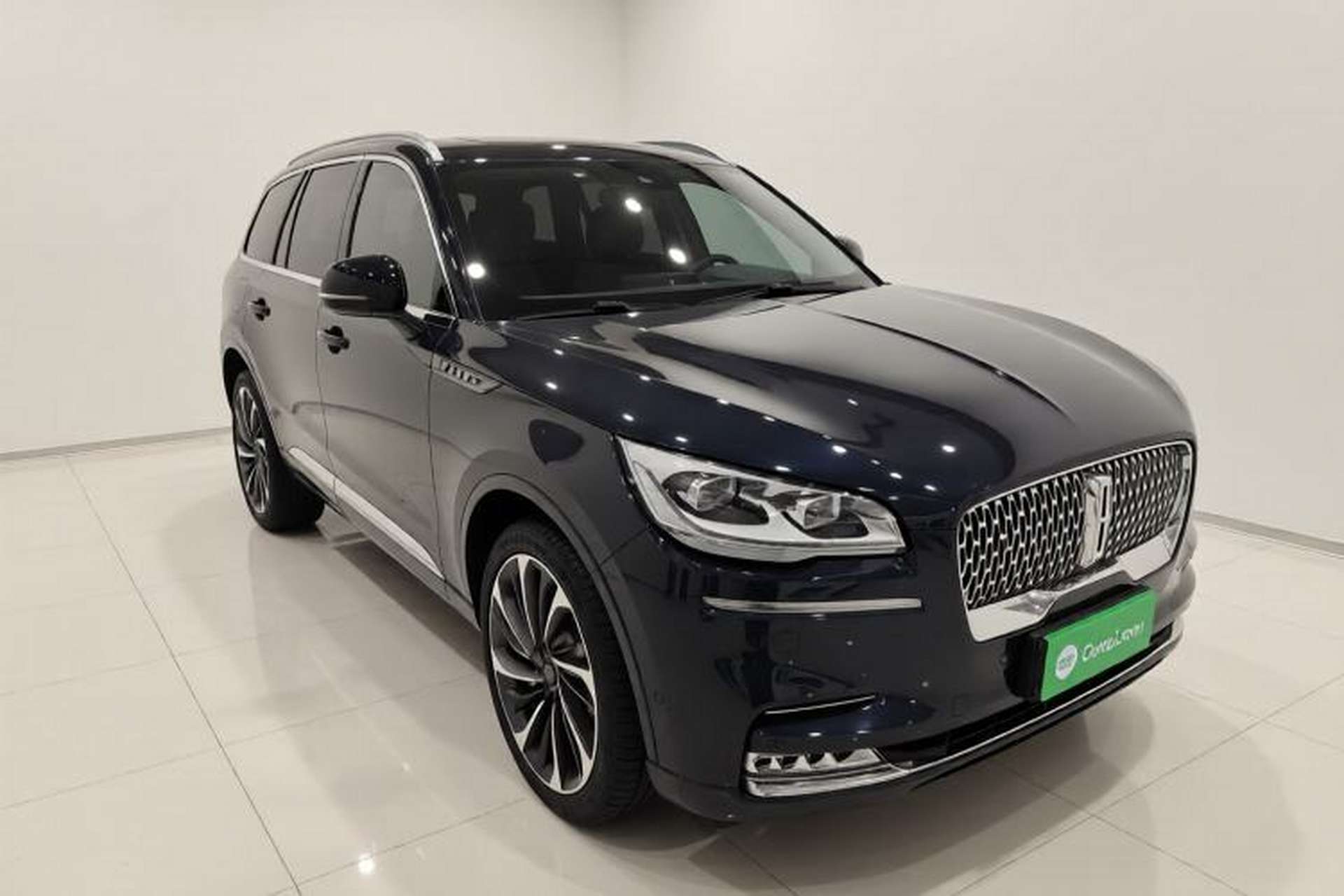 Used Lincoln Aviator 2021 3.0T V6 All-Wheel-Drive Executive Edition Exterior 2