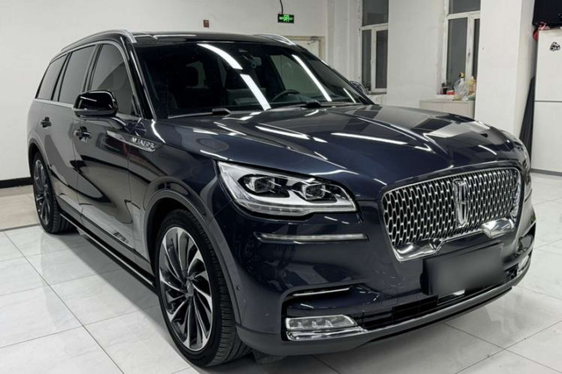 Used Lincoln Aviator 2021 3.0T V6 All-Wheel-Drive Executive Edition Exterior 2