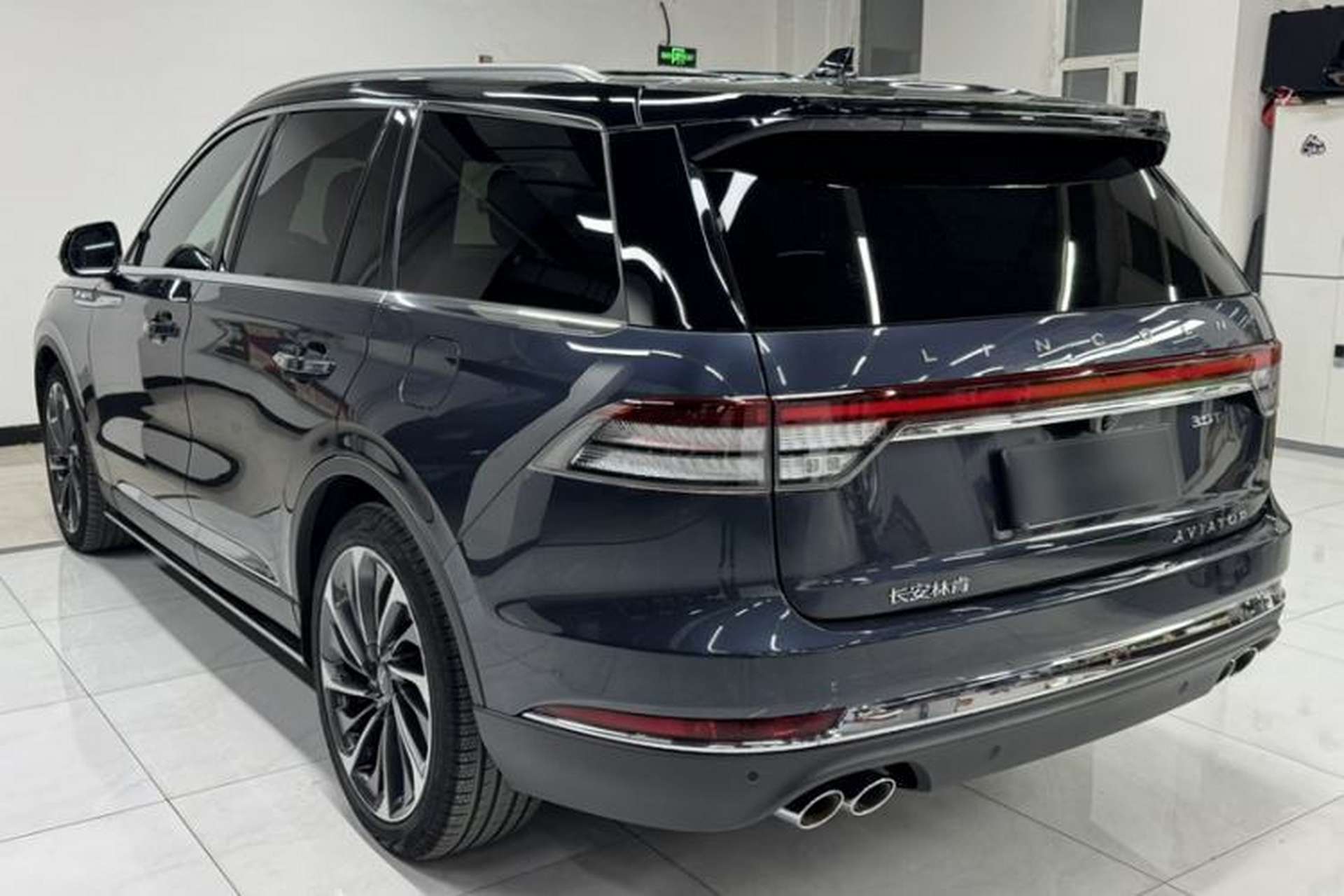 Used Lincoln Aviator 2021 3.0T V6 All-Wheel-Drive Executive Edition Exterior 3