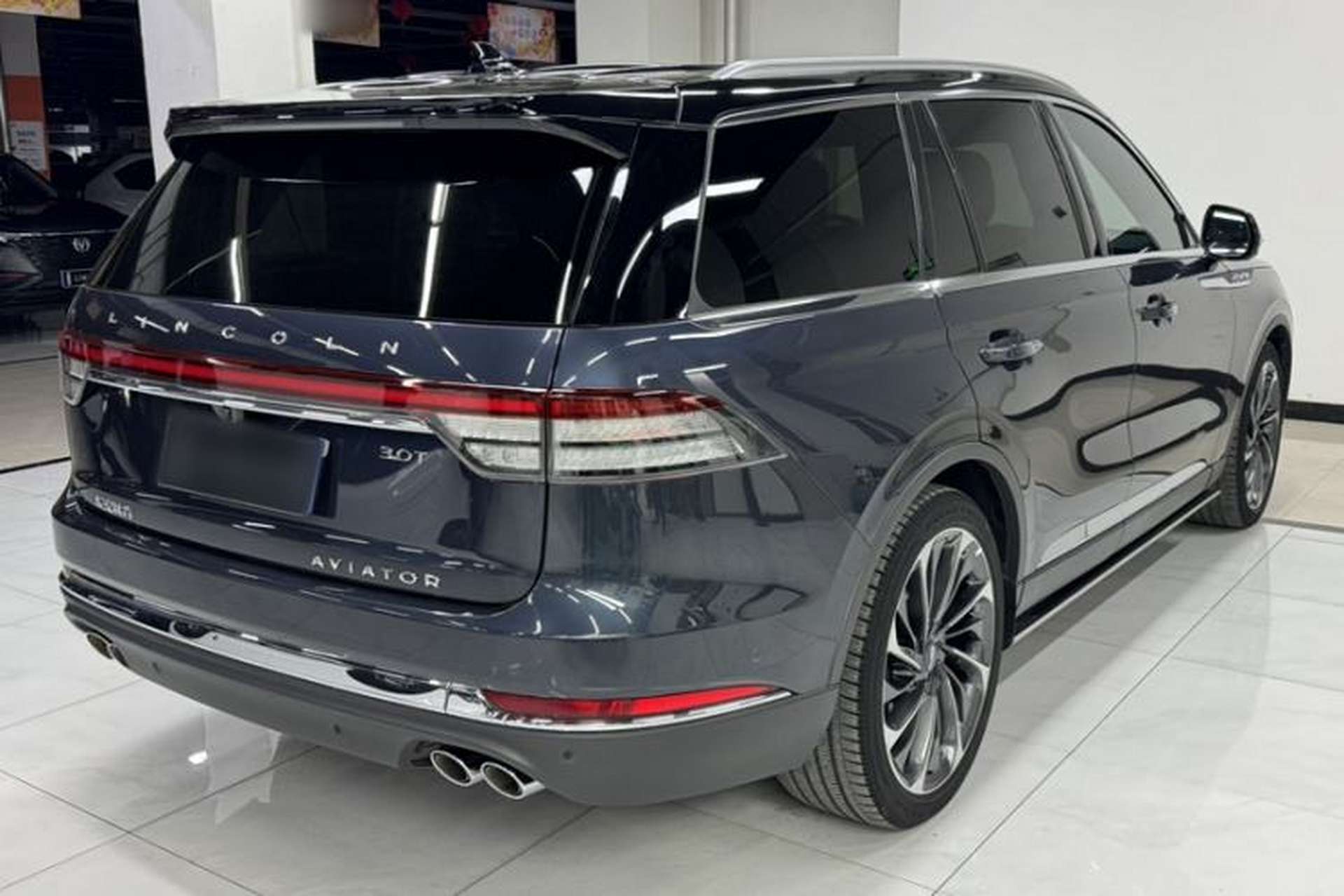 Used Lincoln Aviator 2021 3.0T V6 All-Wheel-Drive Executive Edition Exterior 7