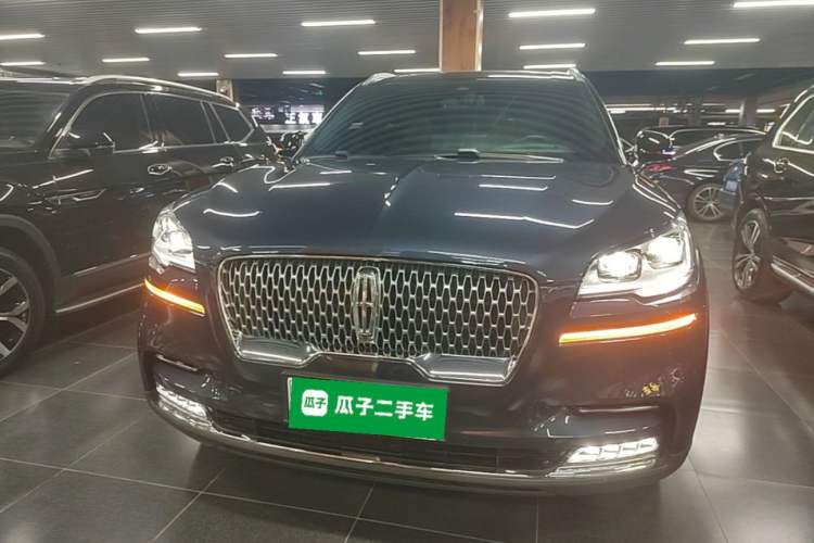 Used Lincoln Aviator 2021 3.0T V6 All-Wheel-Drive Executive Edition Front