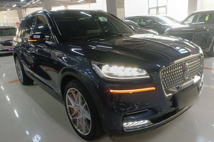 Used Lincoln Aviator 2021 3.0T V6 Four-Wheel Drive Luxury Edition Front Right 45 Deg