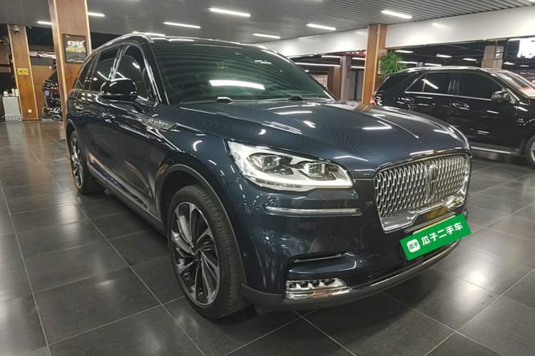 Used Lincoln Aviator 2021 3.0T V6 All-Wheel-Drive Executive Edition Front Right 45 Deg