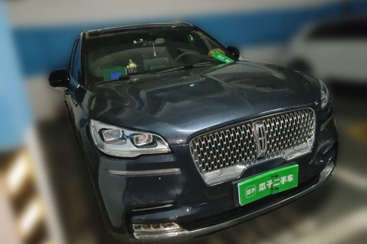 Used Lincoln Aviator 2021 3.0T V6 All-Wheel-Drive Executive Edition Front Right 45 Deg