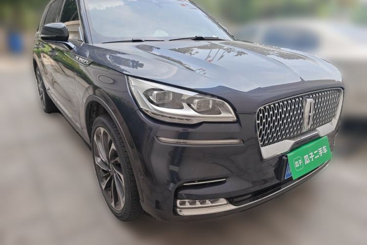 Used Lincoln Aviator 2021 3.0T V6 All-Wheel-Drive Executive Edition Front Right 45 Deg