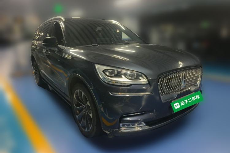 Used Lincoln Aviator 2021 3.0T V6 All-Wheel-Drive Executive Edition Front Right 45 Deg