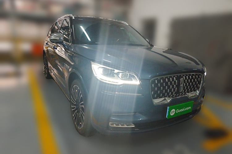 Used Lincoln Aviator 2021 3.0T V6 All-Wheel-Drive Executive Edition Front Right 45 Deg