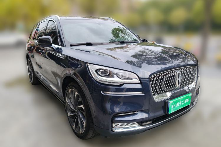Used Lincoln Aviator 2021 3.0T V6 All-Wheel-Drive Executive Edition Front Right 45 Deg