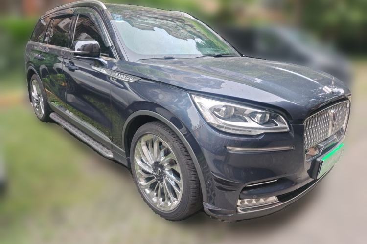 Used Lincoln Aviator 2021 3.0T V6 All-Wheel-Drive Executive Edition Front Right 45 Deg