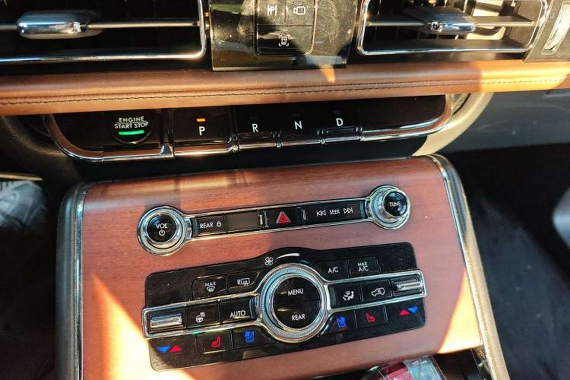 Used Lincoln Aviator 2021 3.0T V6 All-Wheel-Drive Executive Edition Gear Lever