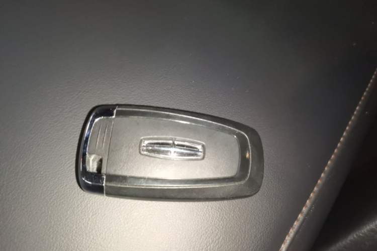 Used Lincoln Aviator 2021 3.0T V6 All-Wheel-Drive Executive Edition Interior 1