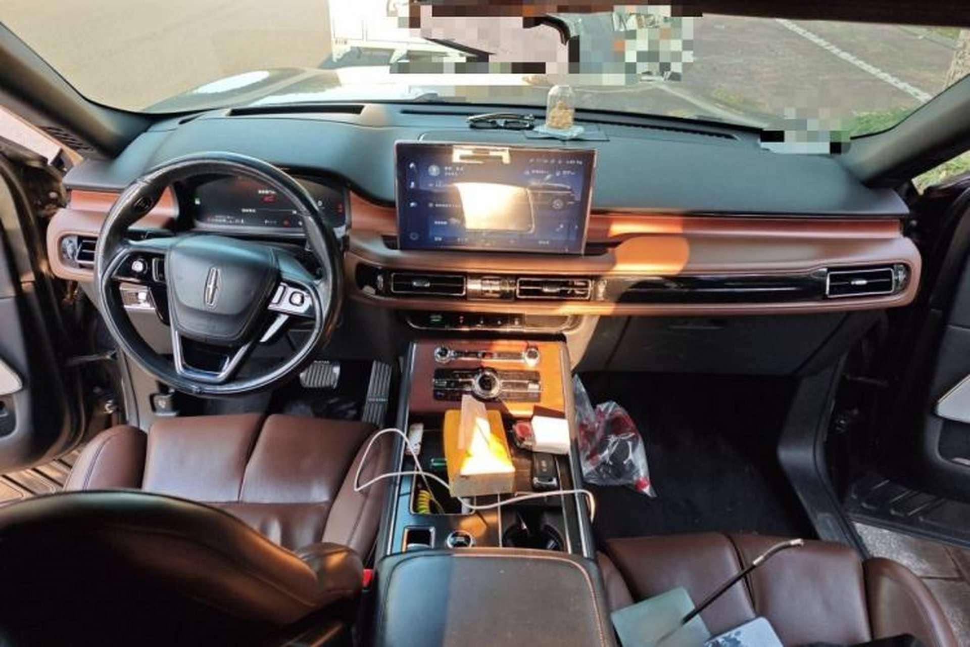 Used Lincoln Aviator 2021 3.0T V6 All-Wheel-Drive Executive Edition Interior 2