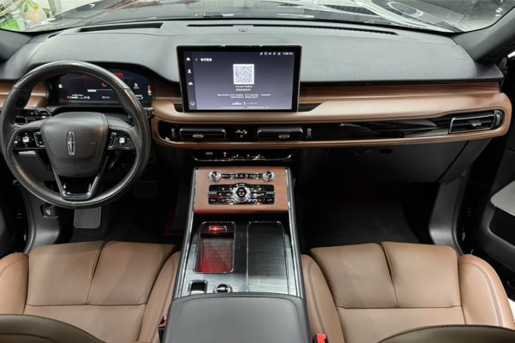 Used Lincoln Aviator 2021 3.0T V6 All-Wheel-Drive Executive Edition Interior 2