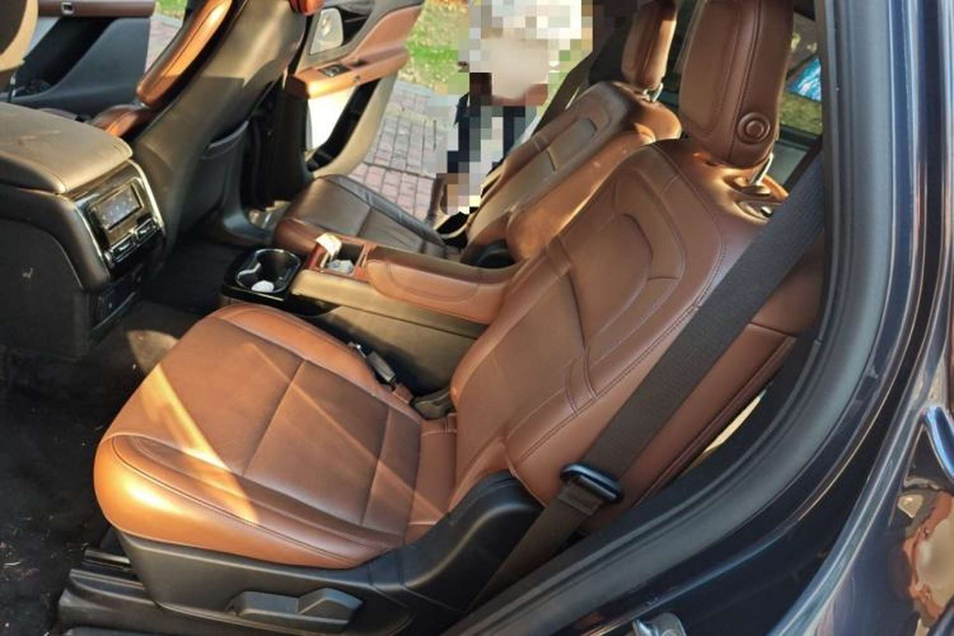 Used Lincoln Aviator 2021 3.0T V6 All-Wheel-Drive Executive Edition Interior 4